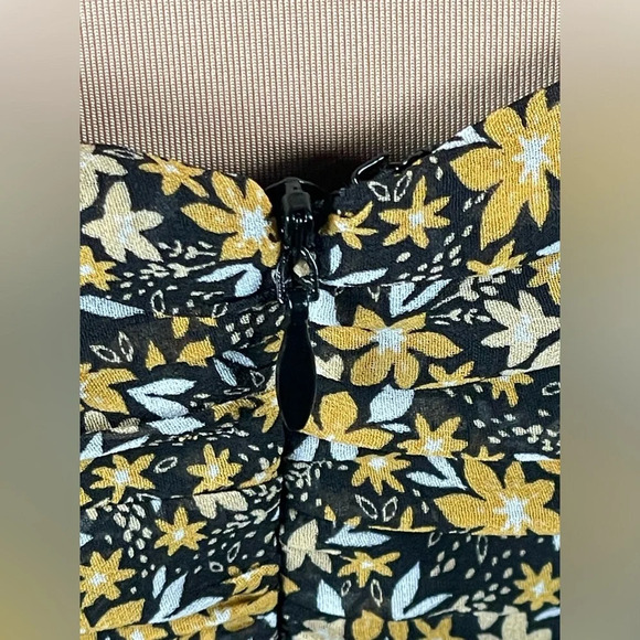 Lush‎ Black Ruched Sheath Mini Dress Size Small Yellow
Sweetheart Ruffle NEW - Picture 12 of 16